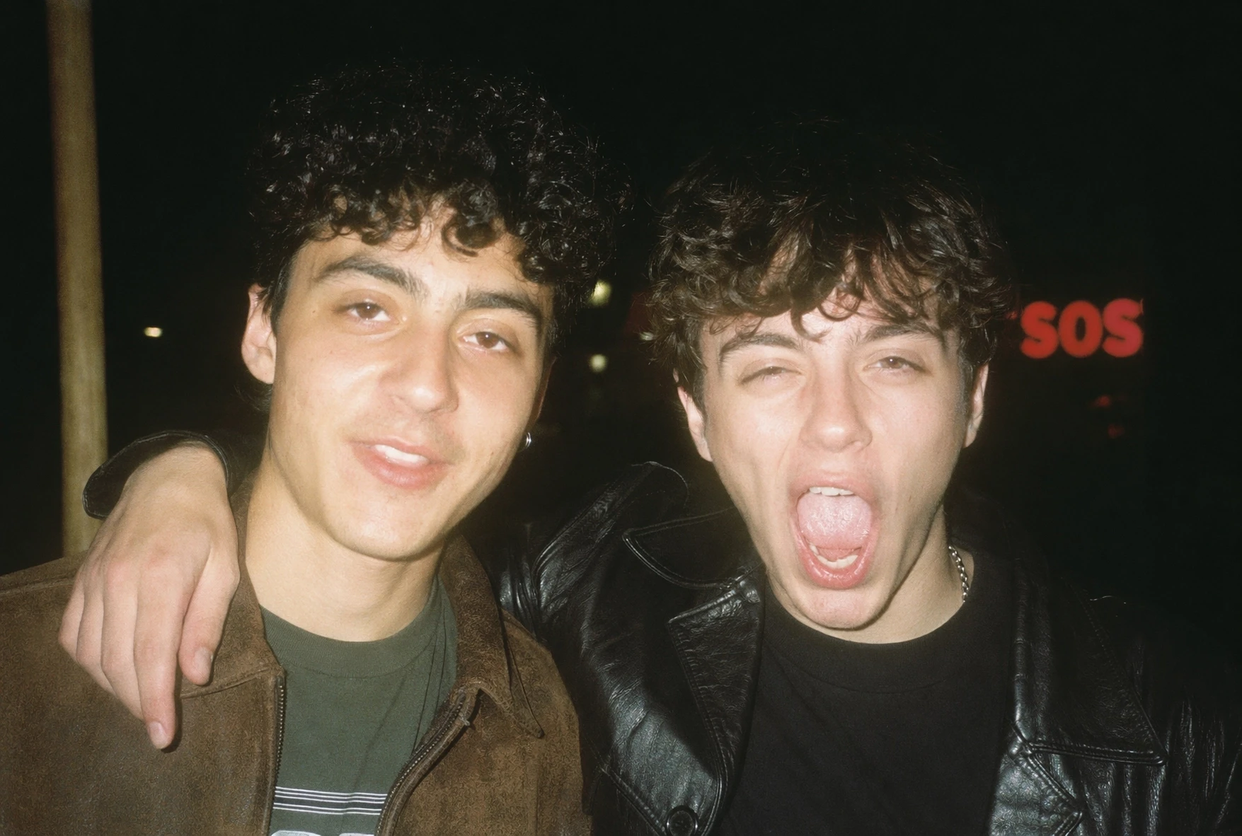 Ночной candid-портрет с плёночной вспышкой